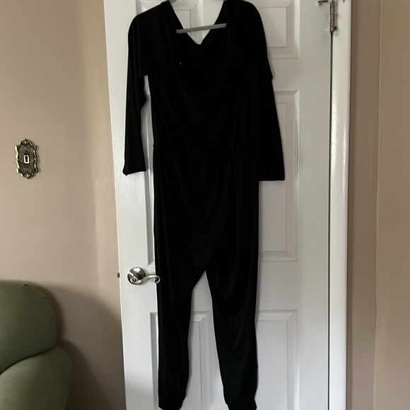 Long sleeve jumpsuit with pockets new no tags - Picture 3 of 6